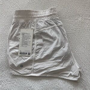 Lululemon Tracker LR 4" Short White